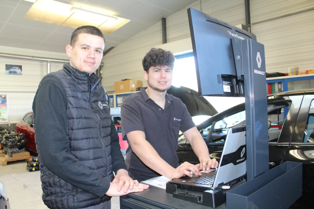 jeunes en atelier auto